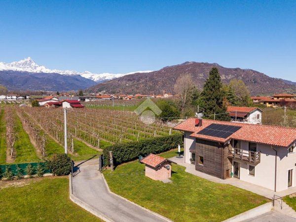 casa indipendente in vendita a Revello