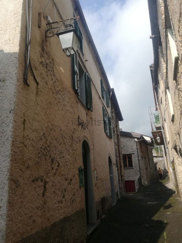 casa indipendente in vendita a Revello