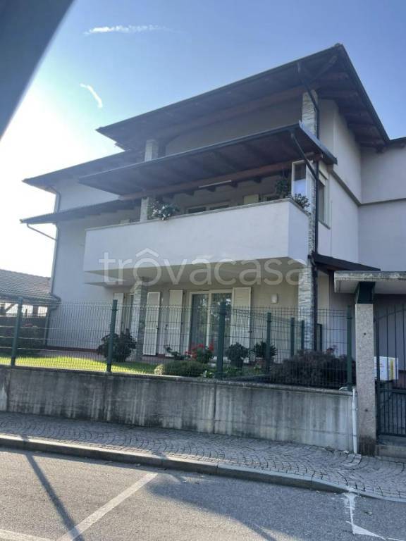 appartamento in vendita a Revello in zona Dietro Castello