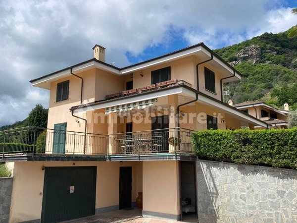 casa indipendente in vendita a Revello in zona Morra San Martino