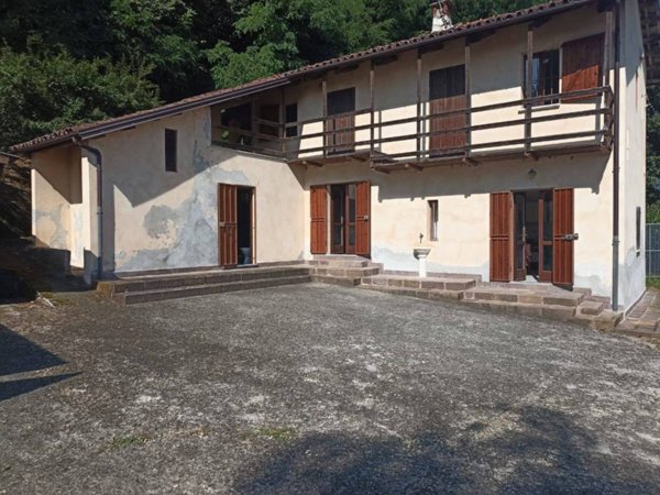 casa indipendente in vendita a Revello in zona Dietro Castello