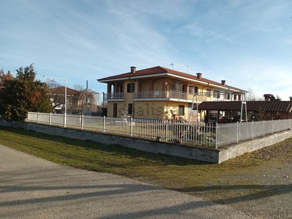 casa indipendente in vendita a Revello