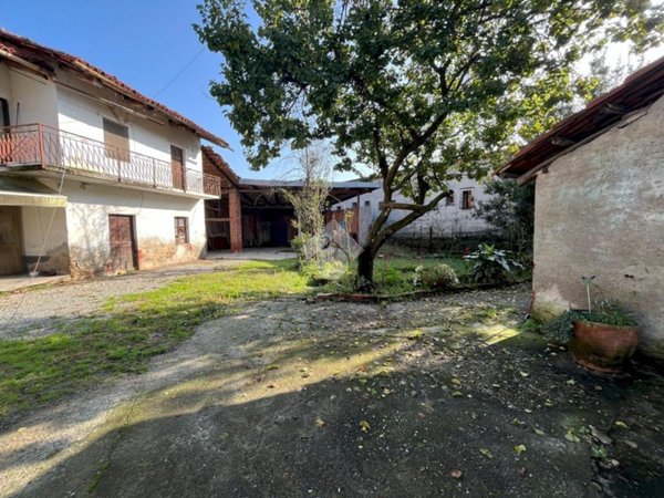 casa semindipendente in vendita a Revello in zona Morra San Martino