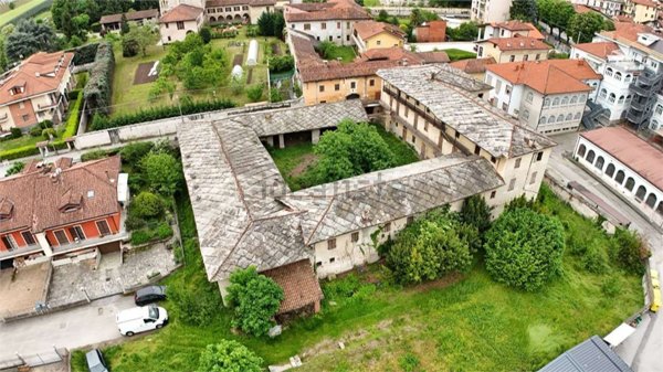 casale in vendita a Revello
