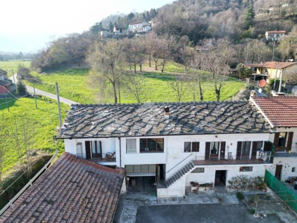 casa indipendente in vendita a Revello