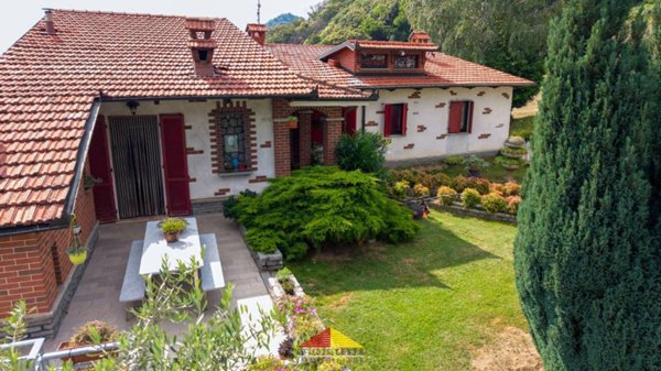casa indipendente in vendita a Revello