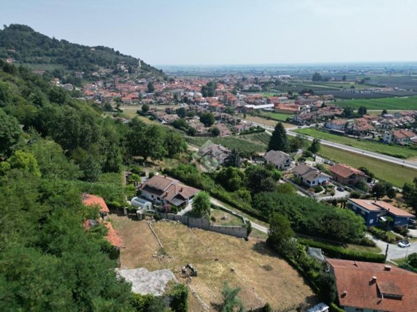 casale in vendita a Revello