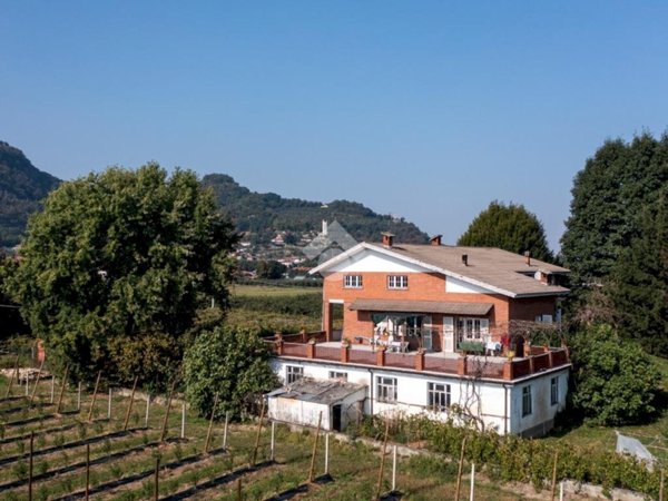 casa indipendente in vendita a Revello