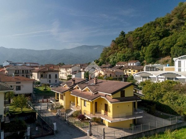 casa indipendente in vendita a Revello