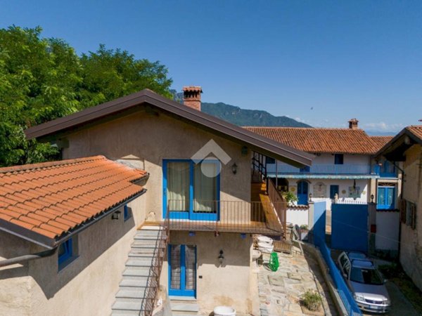 casa semindipendente in vendita a Revello in zona Dietro Castello