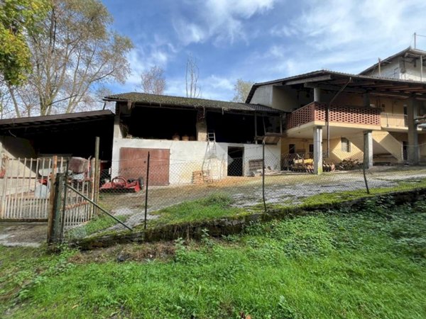 casa semindipendente in vendita a Revello