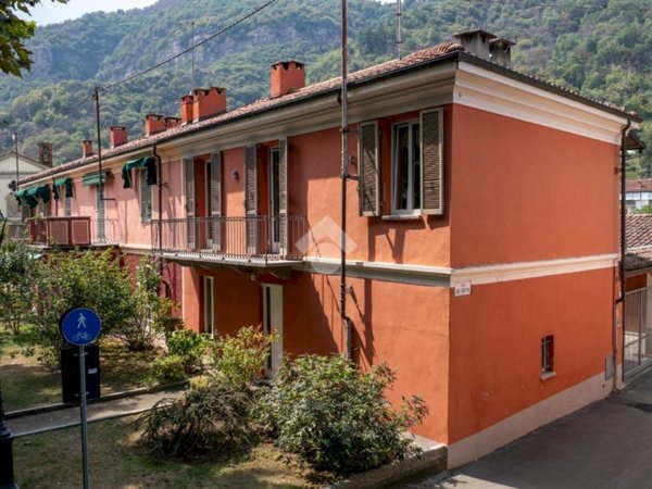 casa indipendente in vendita a Revello