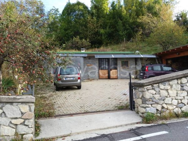 locale commerciale in vendita a Roburent