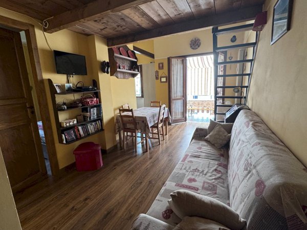 appartamento in vendita a Roburent