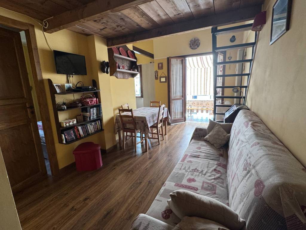 appartamento in vendita a Roburent in zona San Giacomo