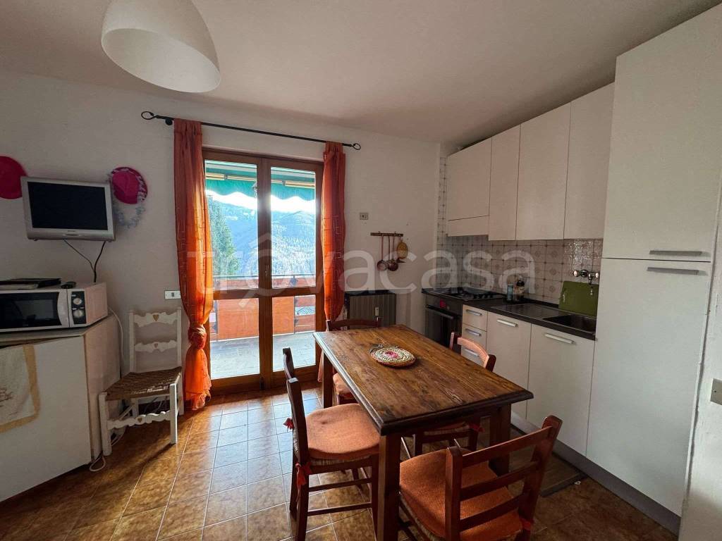 appartamento in vendita a Roburent in zona San Giacomo
