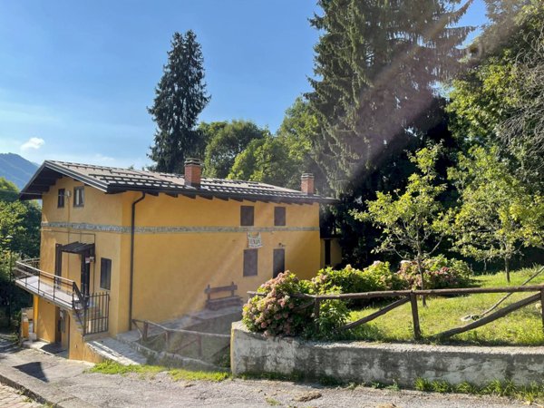 casa indipendente in vendita a Roburent in zona San Giacomo