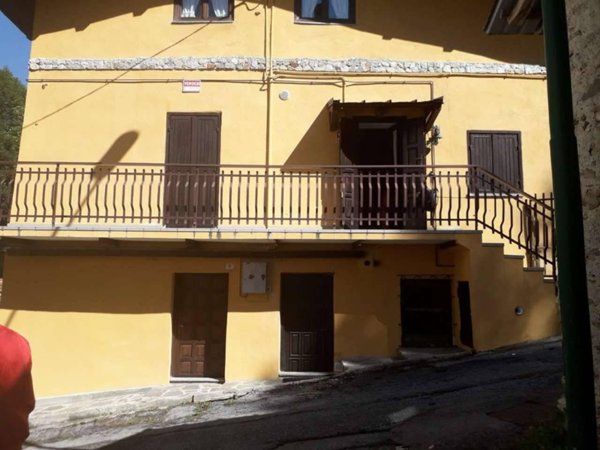 casa indipendente in vendita a Roburent in zona San Giacomo