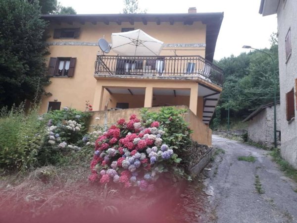 casa indipendente in vendita a Roburent in zona San Giacomo