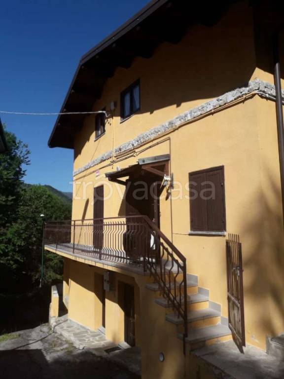 casa indipendente in vendita a Roburent in zona San Giacomo