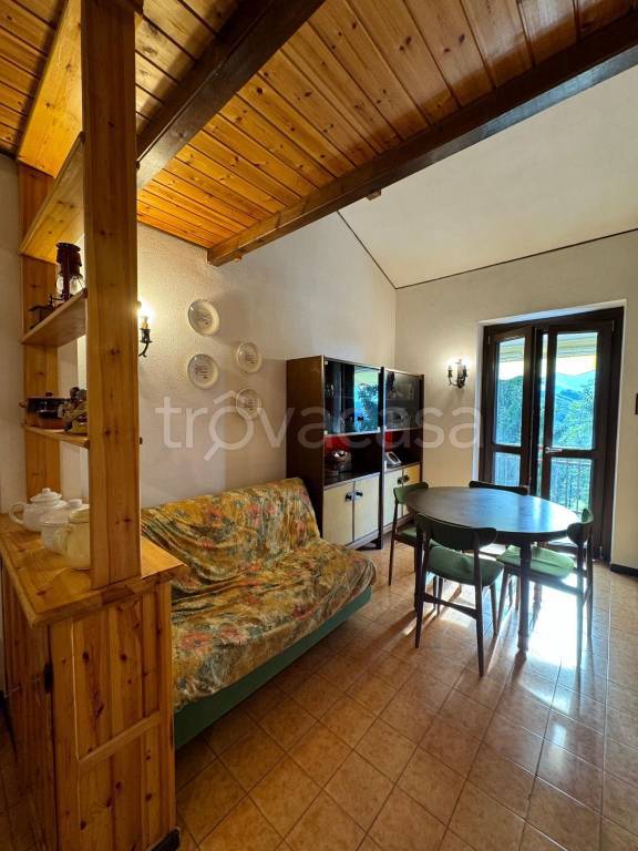 appartamento in vendita a Roburent in zona San Giacomo
