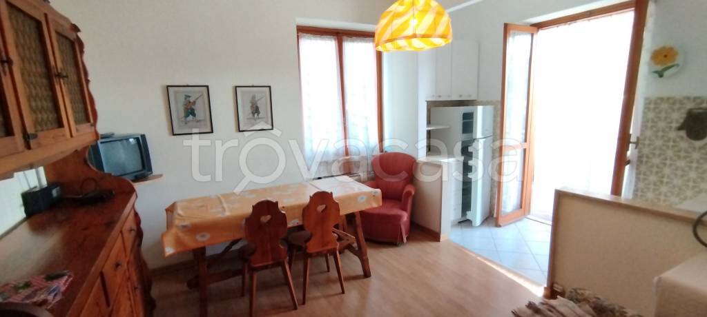 appartamento in vendita a Roburent in zona San Giacomo