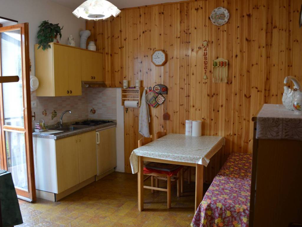 appartamento in vendita a Roburent in zona San Giacomo