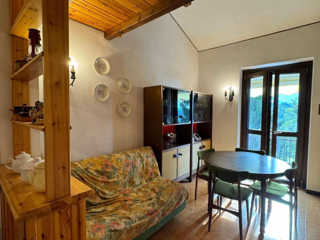 appartamento in vendita a Roburent in zona San Giacomo