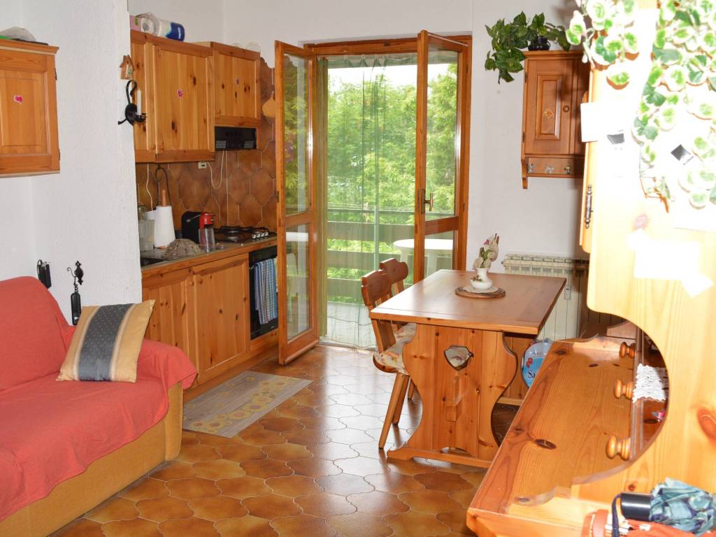 appartamento in vendita a Roburent in zona San Giacomo