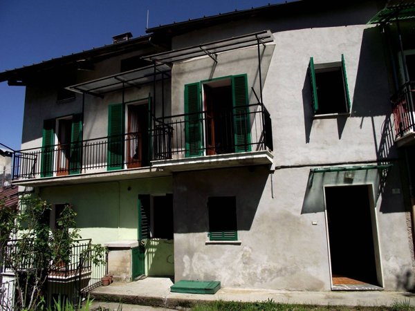 esavano in vendita a Roburent