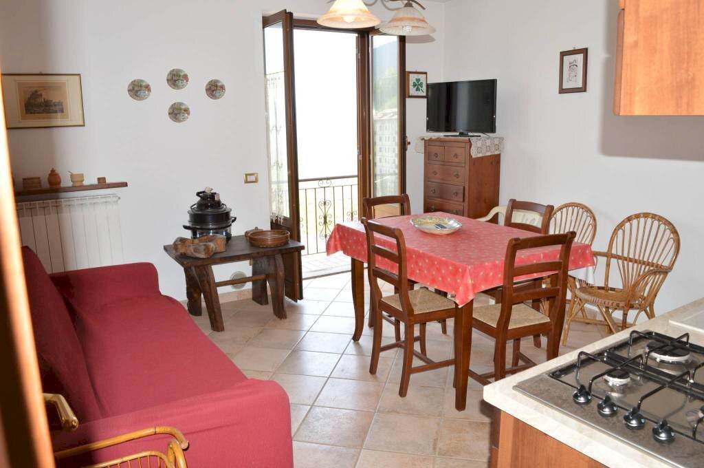 appartamento in vendita a Roburent in zona San Giacomo