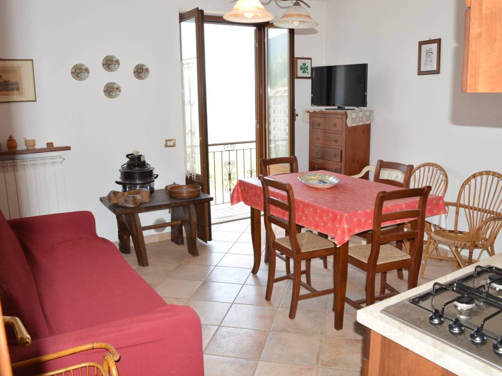 appartamento in vendita a Roburent in zona San Giacomo