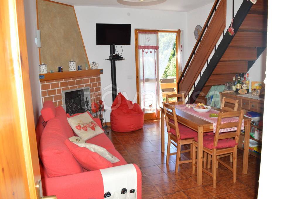 appartamento in vendita a Roburent in zona San Giacomo