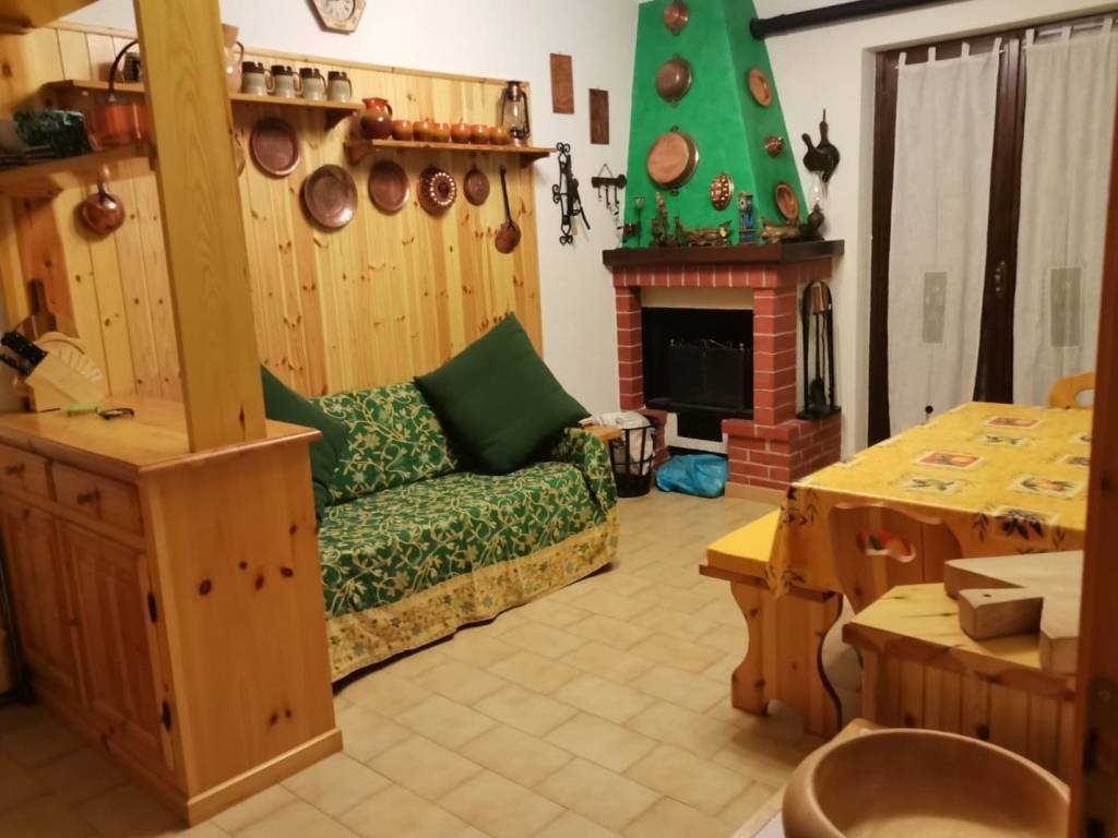 appartamento in vendita a Roburent in zona San Giacomo