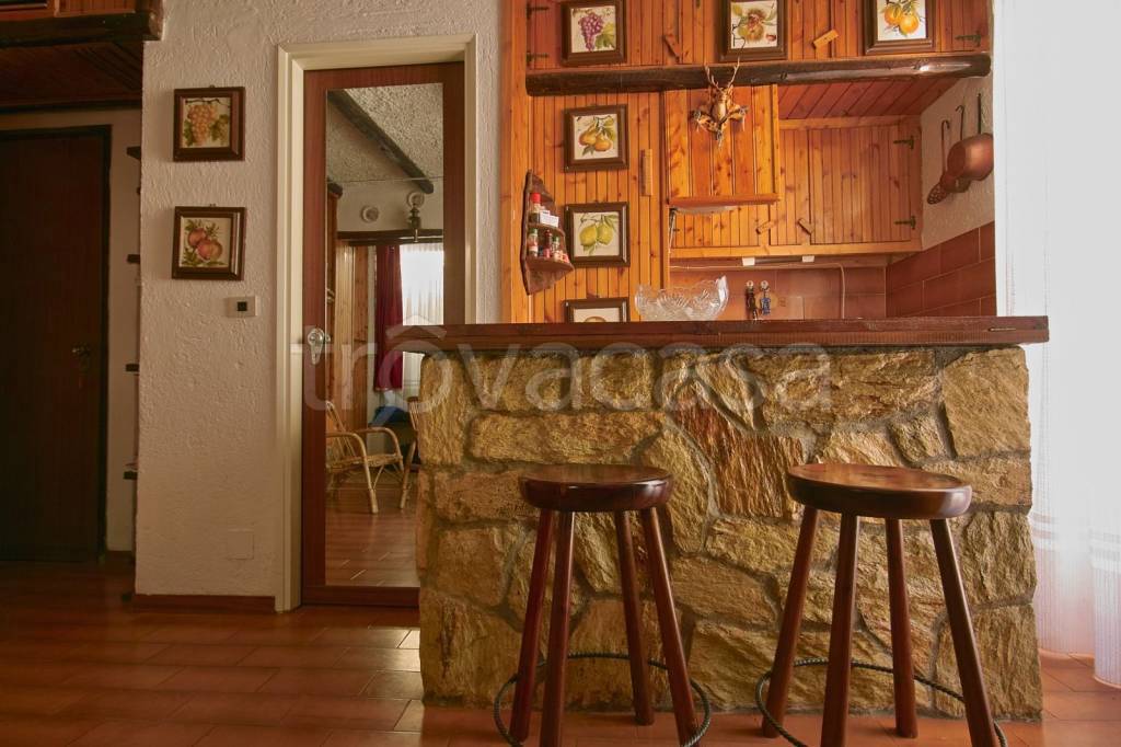 appartamento in vendita a Roburent in zona Cardini