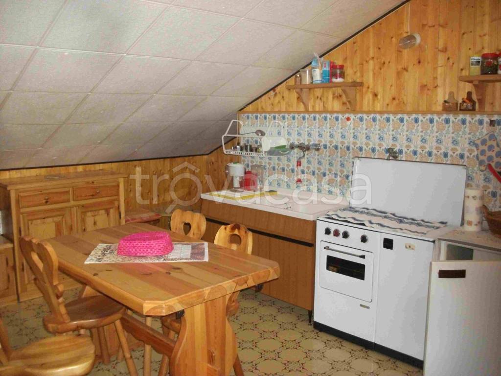 appartamento in vendita a Roburent in zona San Giacomo