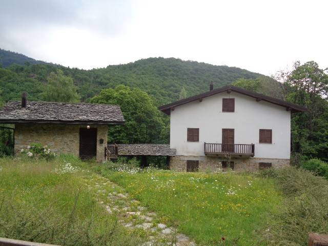 casa indipendente in vendita a Roburent in zona San Giacomo