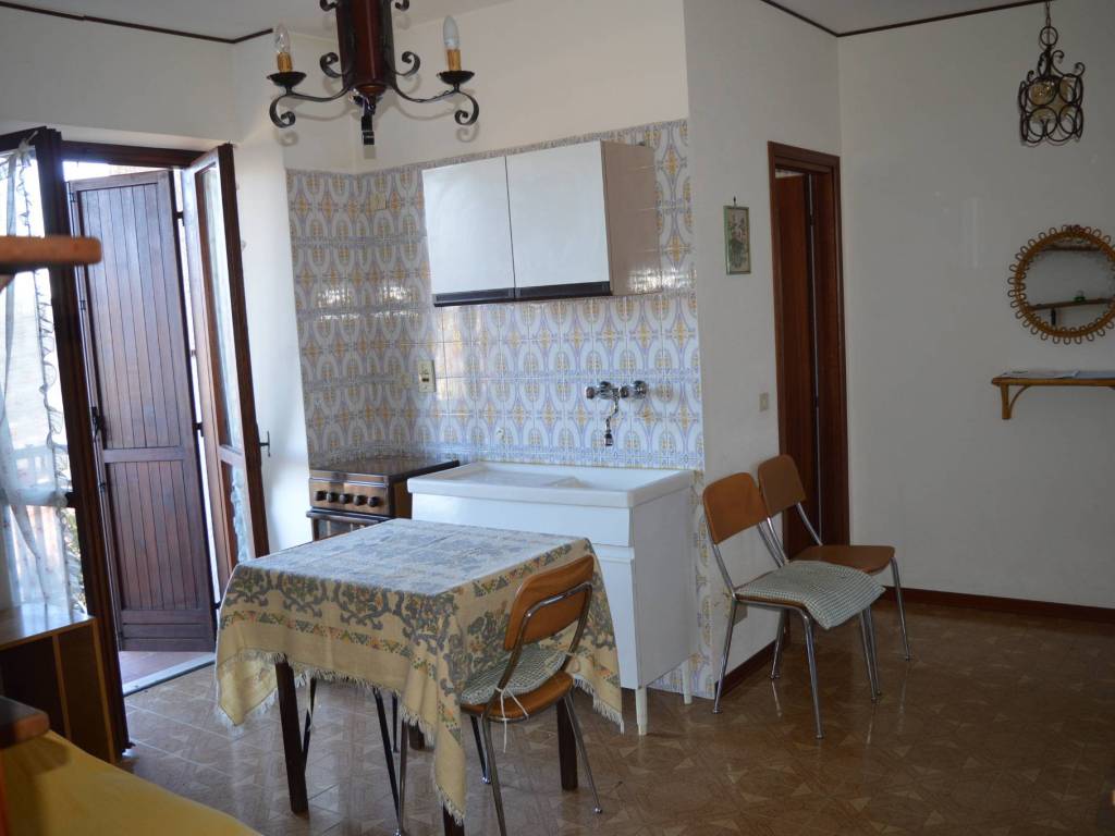 appartamento in vendita a Roburent in zona San Giacomo