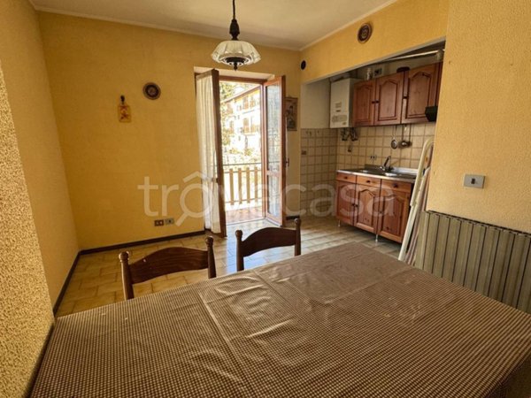 appartamento in vendita a Roburent in zona Cardini