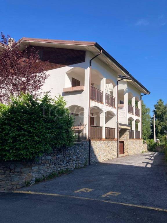appartamento in vendita a Roburent in zona San Giacomo