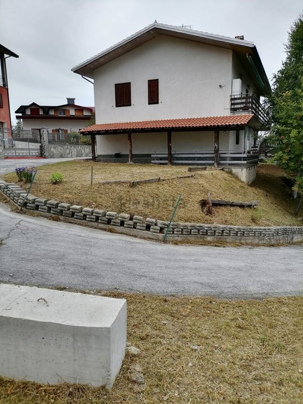 casa indipendente in vendita a Roburent in zona San Giacomo