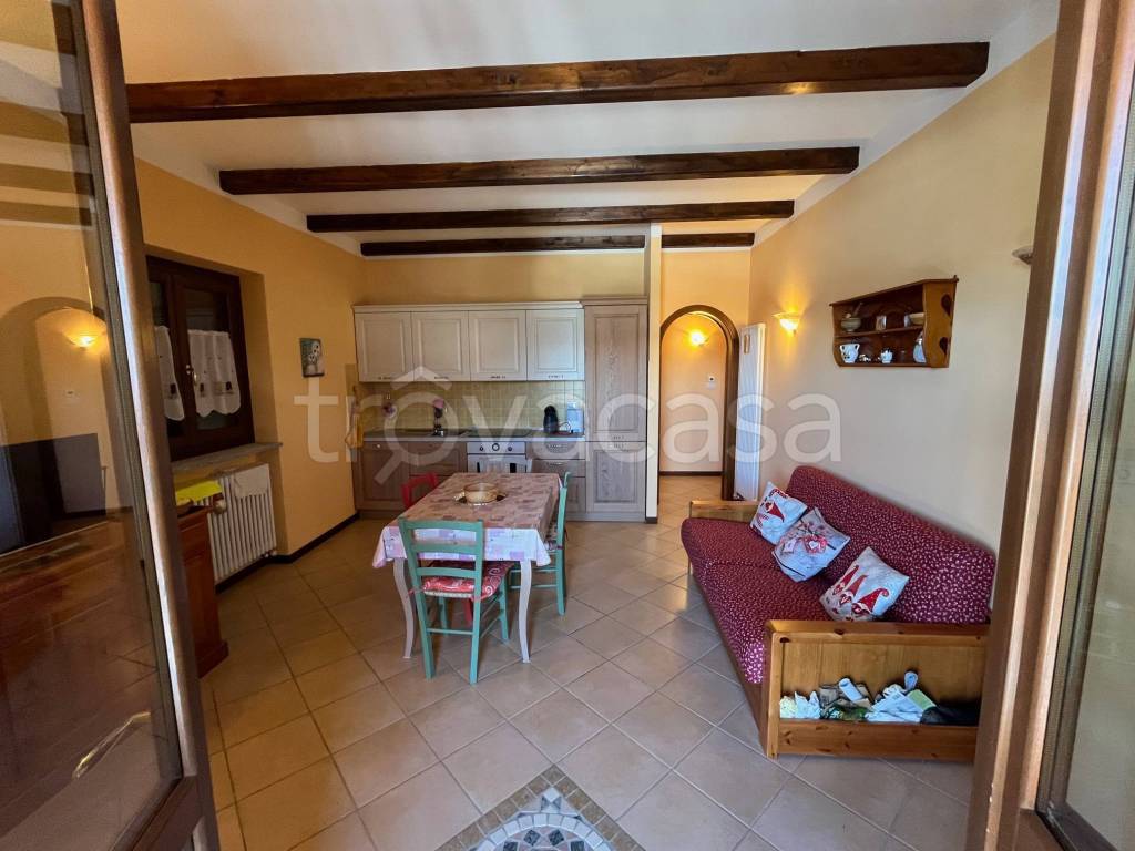 appartamento in vendita a Roburent in zona San Giacomo