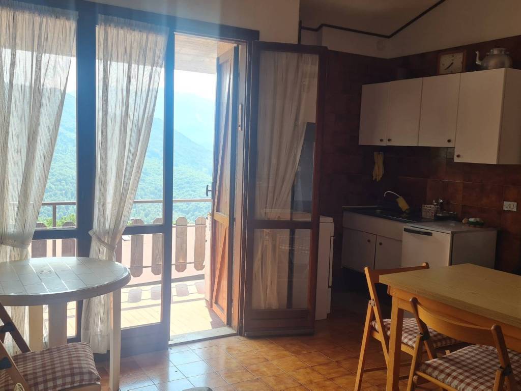 appartamento in vendita a Roburent in zona San Giacomo