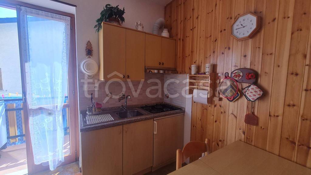 appartamento in vendita a Roburent