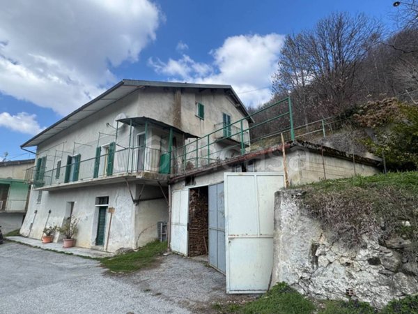 casa indipendente in vendita a Roburent in zona Pra