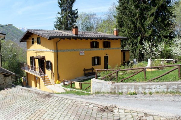 casa semindipendente in vendita a Roburent in zona San Giacomo