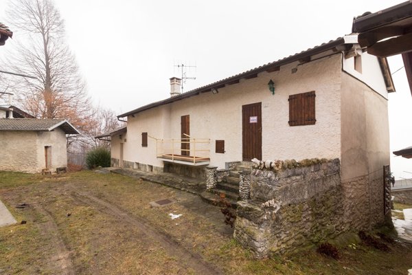 casa semindipendente in vendita a Roccabruna in zona Ferre