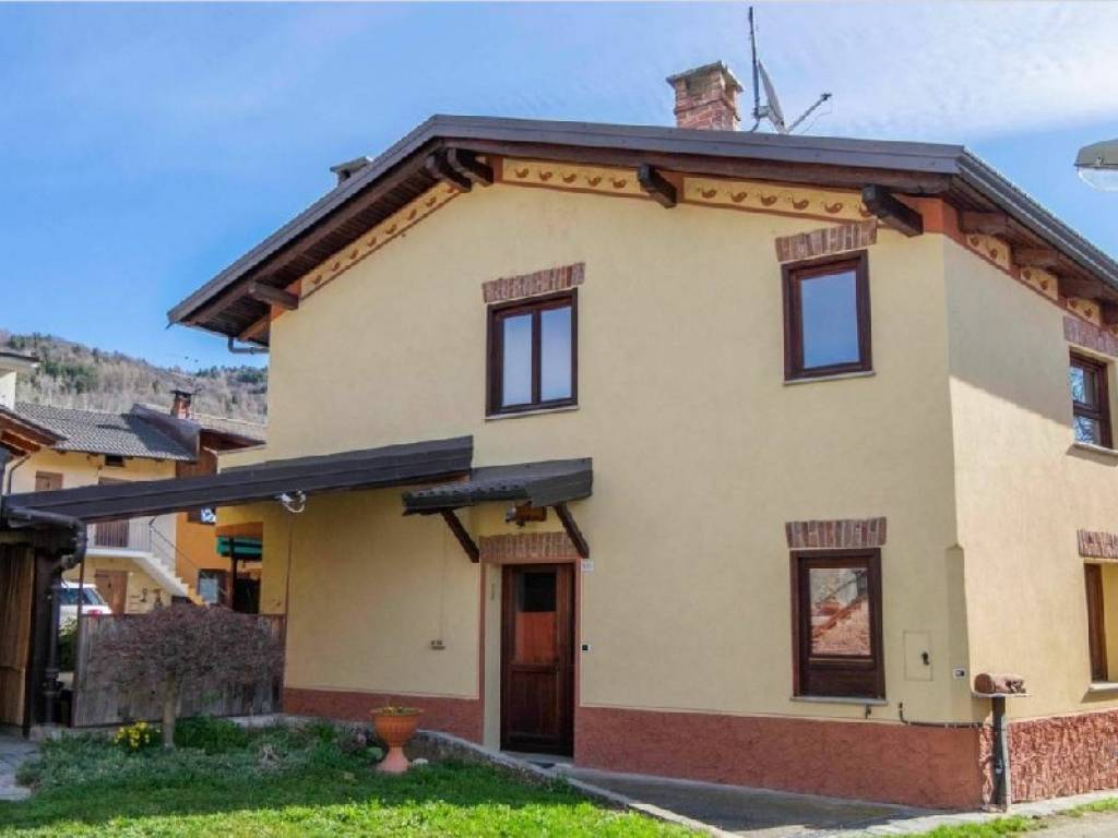 casa indipendente in vendita a Roccabruna in zona Viale