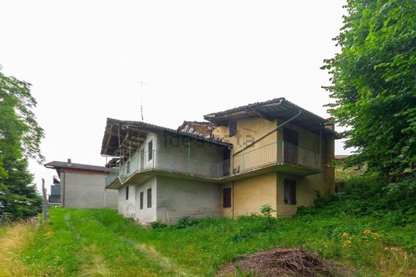 pentavano in vendita a Roccabruna in zona Ferre