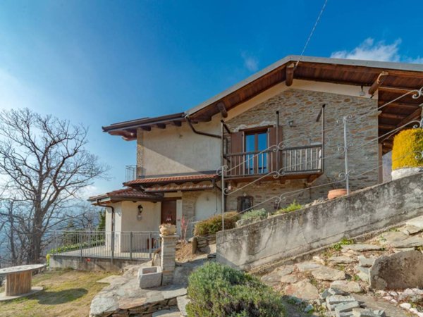 casa indipendente in vendita a Roccabruna